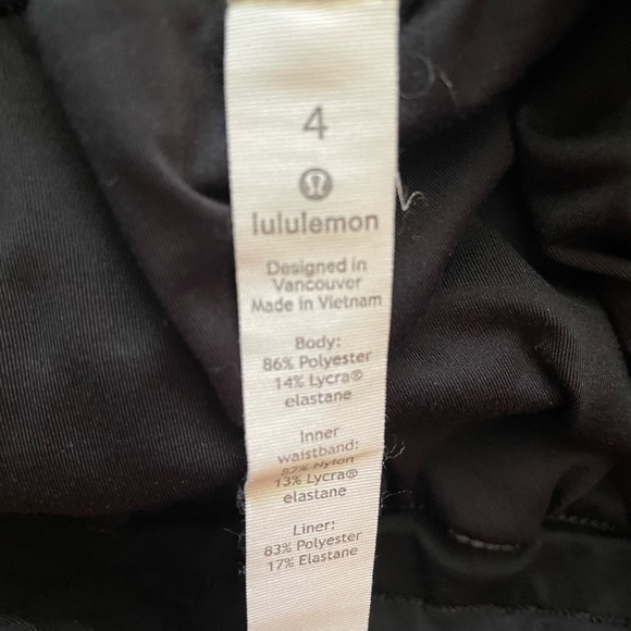 black Lululemon shorts size 4 - Picture 3 of 3
